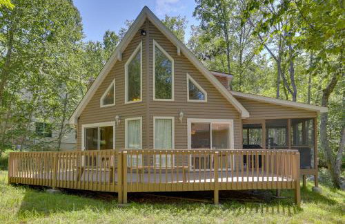 Pools, Hot Tub and More Bushkill Mountain Getaway! - Photo 26