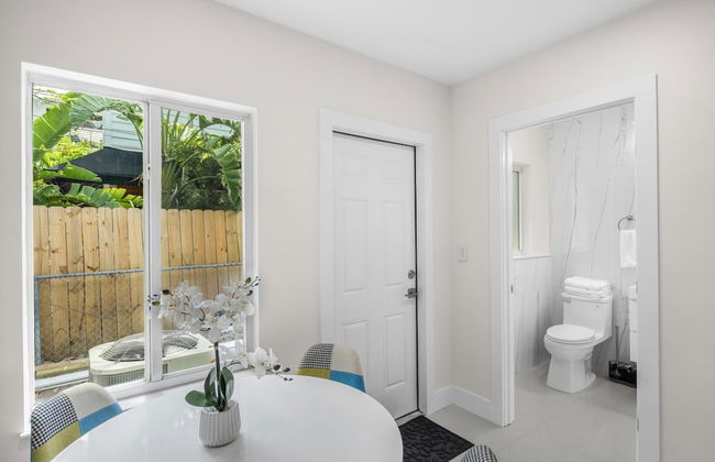 Uhost AI 1BR With Marble Accents Patio - Foto 25