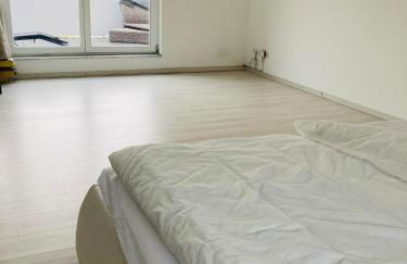 Ganzes Haus nahe Messe und nur 15 Min Zentrum-Hannover - including parking - WLAN - komplett ausgestattet - 3 Schlafräume - Whole Guest House near Fair - and only 15 Min Centre of Hannover - 3 bed rooms - highWLAN - with working places - garden - Foto 15