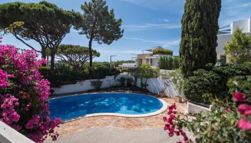 Traditional 3 bedroom villa with great pool in the heart of Vale do Lobo - Foto 5