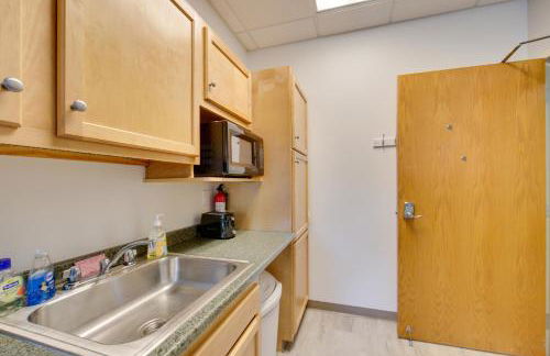 Pet-Friendly New Kensington Apt with Shared Perks - Foto 9