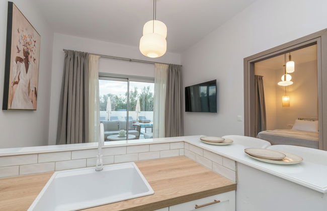 Camelia Luxury Suites - Private Pool & Jaccuzi - Foto 17