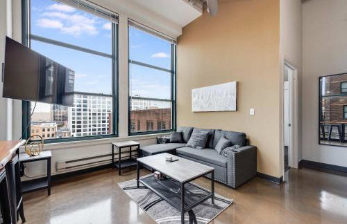 West Loop - City Views With In & Out Parking 6 - Photo 1