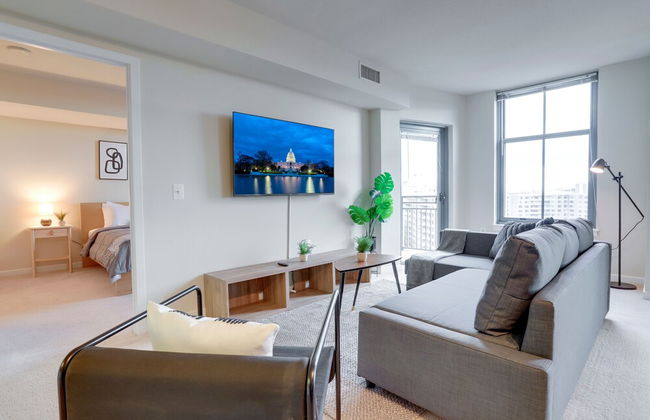 Walkable Alexandria Apts - Photo 80