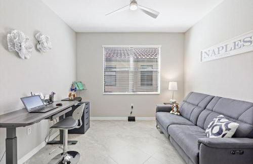 Modern waterfront home in Artesia with pool/gym - Photo 22