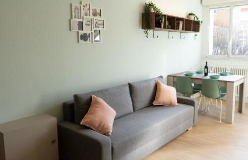 Arcimboldi's Nest - Close to Metro and Train - Foto 26