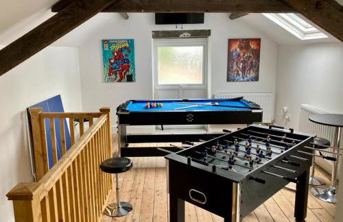 Snowdon House, 8 bedrooms, sleep 16, close to Blackrock Sand - Photo 4