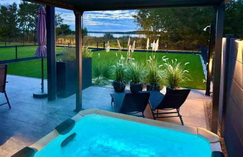 8 Personen Ferienhaus ,,Seegelblick" am Goitzschesee, erste Reihe am Strand mit Sauna, Whirlpool, Kamin, Wallbox & SUP - Foto 4