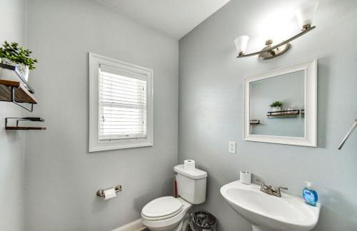 Walk to Public Beach Access Norfolk Family Home - Foto 12