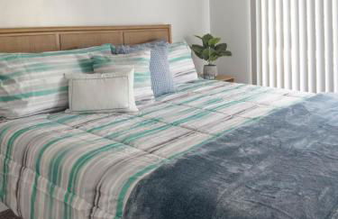 Quaint Mid-Century Cottage by the Coast - Foto 12