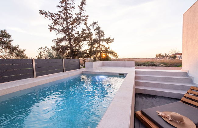 Serene seafront villas - Photo 47