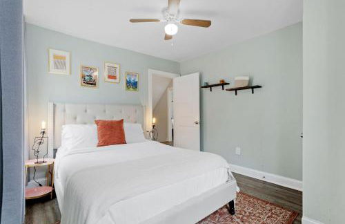 Beautifully Renovated 6BR 2BA 2 Blocks to Beach - Foto 60