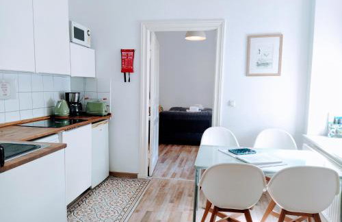 Central 2 bedroom flat for families & calm guests - Foto 3
