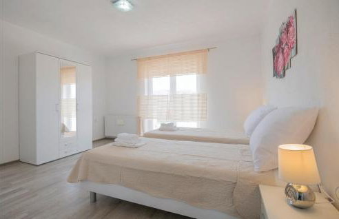 Beautiful Home In Donji Prolozac - Foto 36