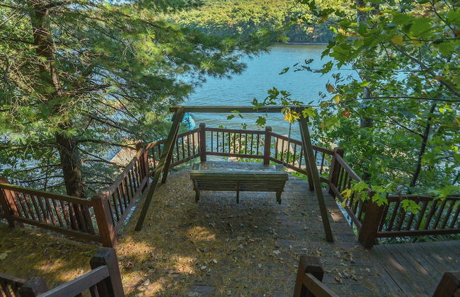 Lured by the Lake - Foto 43