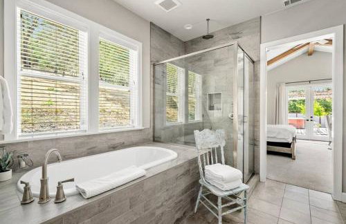 Luxurious, Modern Farmhouse in Wine Country - Foto 47