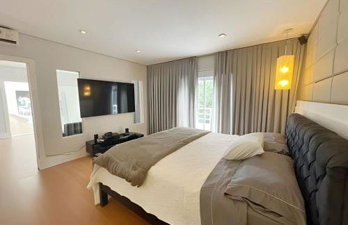 Mansão Cinematográfica em Condomínio- Granja Viana - Foto 3