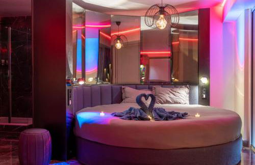 L'Horizon - Suite romantique avec jacuzzi, sauna, piscine & vidéo projecteur - Foto 18