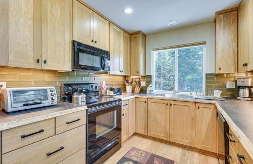 Deck, Hot Tub and Fire Pit Mtn-View Packwood Cabin - Photo 7