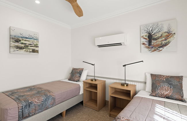 Moonlight Bay Suites - Photo 41