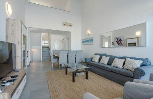 Villa Elisabetta, Luxury Villa with Heated Pool Ocean View in Adeje, Tenerife - Foto 8