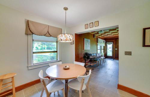 Fifties Beaufort Home with Patio, On Newport River! - Foto 9