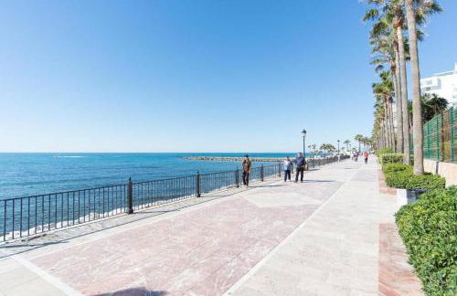 SEA VIEW & BEACH ACCESS - Center - Parking - Photo 44