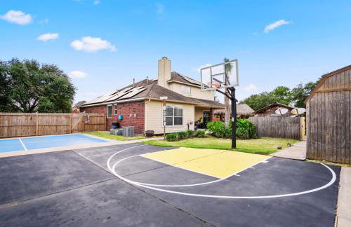 Tropical Escape Pool Jacuzzi Bar in Alvin TX - Photo 37