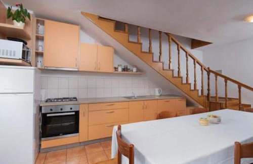 Cottage in Lovinac Near Paklenica Park - Foto 6