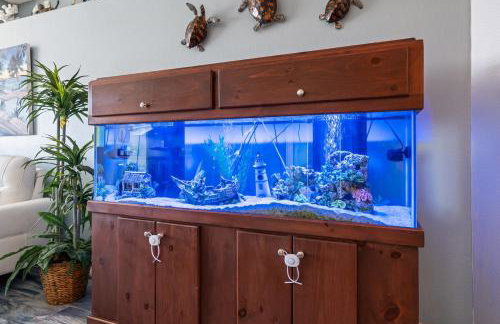 Game Room Theater Luxurious Waterfront Retreat - Photo 45