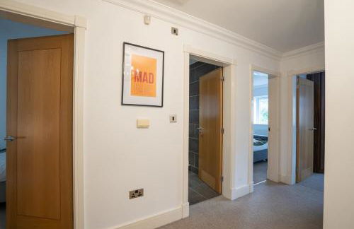 Emirates House, Luxe 5 Bed, with King sized Beds, next to Aiport & NEC, JLR 5 mins - Foto 20