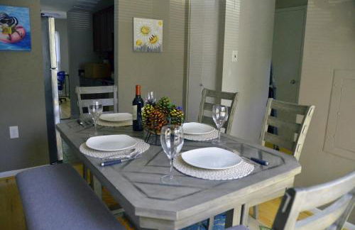 Charming 3bd Alexandria House, 11 miles to DC, Nice front view - Foto 9