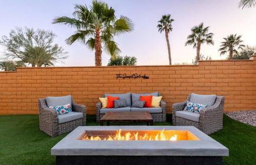 Spacious Yard, Sparkling Pool & Spa, Firepit, 9beds! - Photo 16