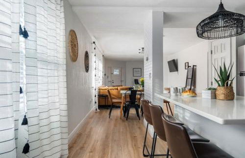 Luxury Home & Mins to Beach and Walk to Downtown - Foto 14