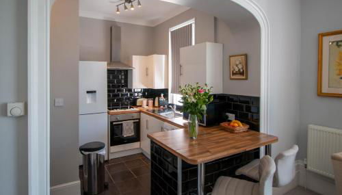 Grand 2 bed Georgian apartment at Florence House with king bed, in the heart of Herne Bay & 300m from beach - Foto 3