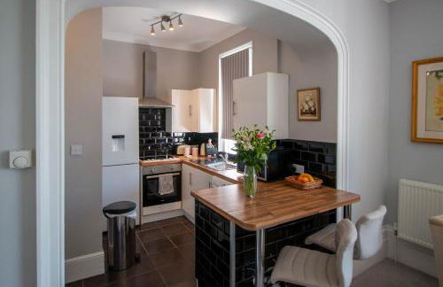 Grand 2 bed Georgian apartment at Florence House with king bed, in the heart of Herne Bay & 300m from beach - Foto 3