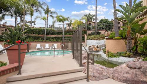 Stylish 1BR with KING Bed, Pool, Jacuzzi & Gym, Free Parking, Near UCSD - Foto 5