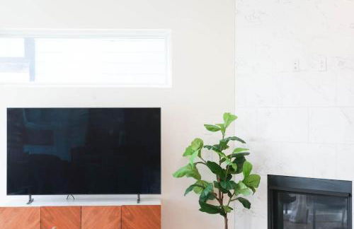 Luxe Townhome Rooftop Hot Tub Parking - Photo 40