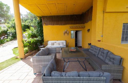 2 Private Abodes in One Magnificent Villa! - Foto 9