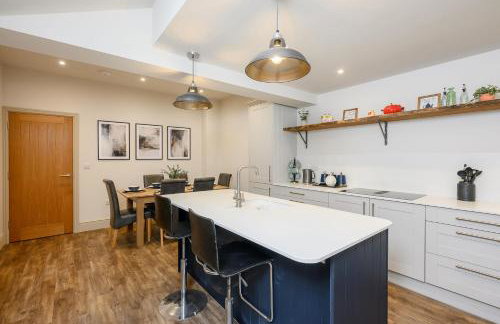 Stylish 3BR Townhouse Sleeps 6 Near City Centre - Foto 2
