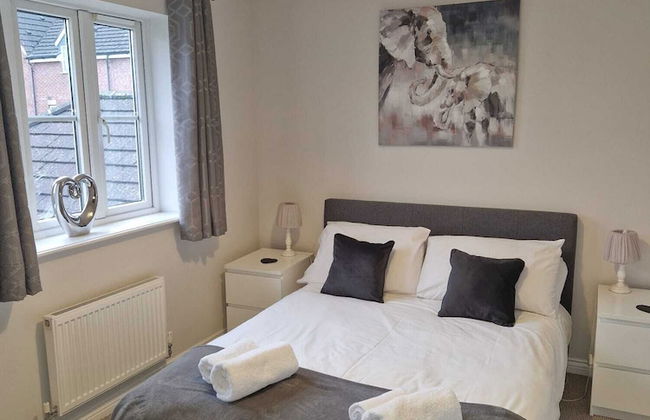 Dog Friendly - 4 Bed House - Sleeps 10 - Pool Table - Foto 3