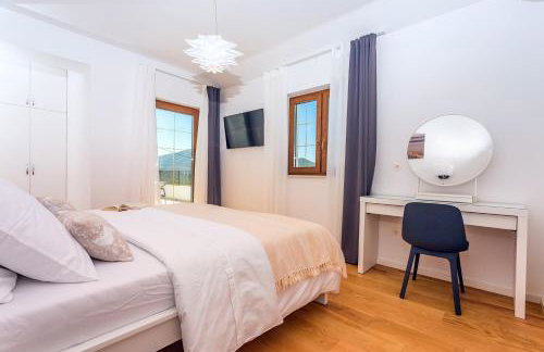 Villa Flora with a 53 sqm private pool with Cinema room with projector and 4 en-suite bedrooms - Foto 30