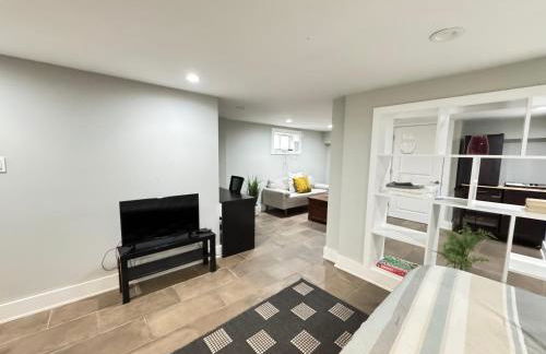 NIce Updated Basement in DC near transportation - Foto 2