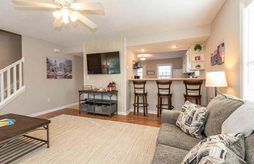 Hoosier Happiness, Too! 3 Bedroom Suites Near IU & Downtown - Foto 1