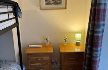 Spacious, sleeps 7, 2 baths, Central Saltash - Photo 38