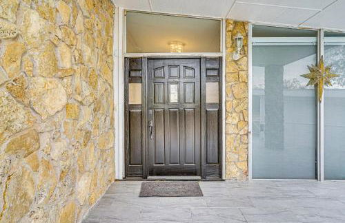 Luxury Lakefront Retreat with Dock in Runaway Bay - Foto 37