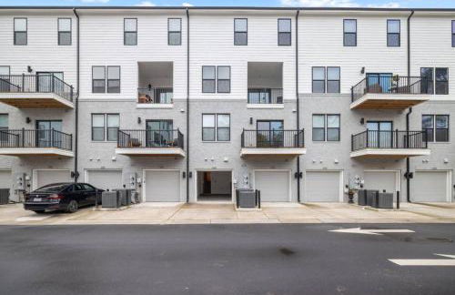 NEW Luxury Condo, Rooftop Terrace, EV Charger! - Foto 67