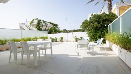 Residence BLANCO GARDEN 1 a 100 mt dalla spiaggia di Posto Vecchio Marina di Pescoluse - Foto 5, Garden, furniture