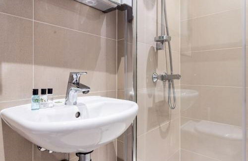 2 Bed Oasis London Flat-O2-Excel-Canary Wharf- Shops- Trains -Free Parking,Wifi 500mb & Flex Check In - Foto 20