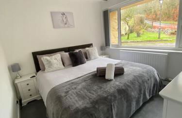 Beautiful renovated former coach house - Photo 33